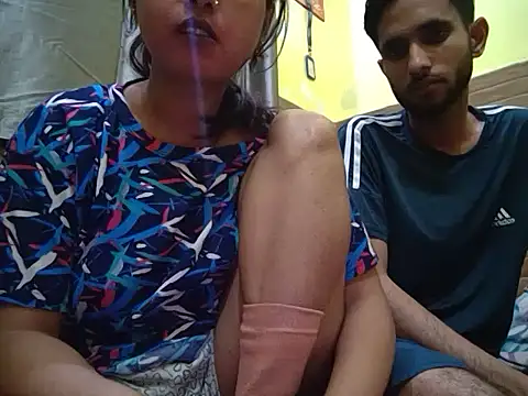 Snapshot of Queen_Couple chatting on March 3, 2025, 4:58 pm Queen Couple online show from March 3, 2025, 4:58 pm