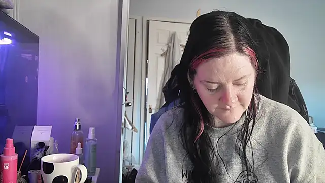 AureliaXOX online show from December 2, 2025, 12:40 pm