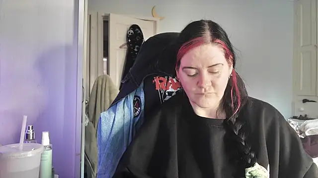 AureliaXOX online show from November 18, 2025, 9:23 am