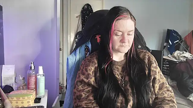 AureliaXOX online show from November 16, 2025, 2:11 pm