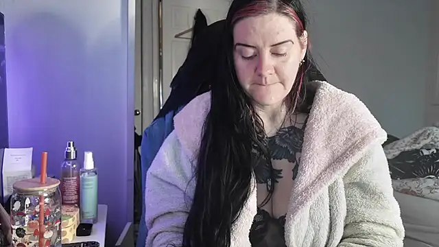 AureliaXOX online show from November 14, 2025, 10:08 am