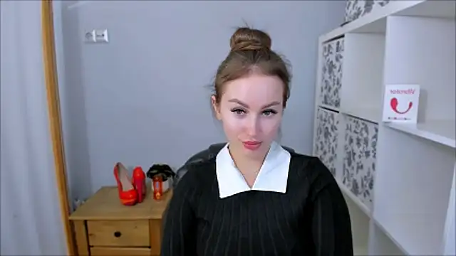 DonnaCam online show from November 7, 2025, 3:49 pm