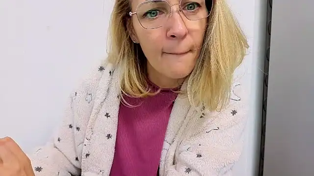 SweetAnia  online show from February 13, 2026, 12:16 pm