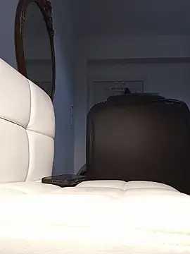 aleds17668 online show from April 17, 2026, 5:32 am