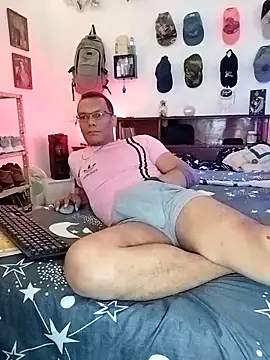 Snapshot of XhaseFoX chatting on February 10, 2025, 1:03 am XhaseFoX online show from February 10, 2025, 1:03 am