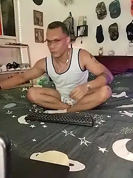 Snapshot of XhaseFoX chatting on February 18, 2025, 2:27 am XhaseFoX online show from February 18, 2025, 2:27 am