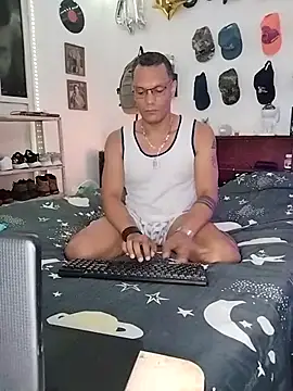 Snapshot of XhaseFoX chatting on February 19, 2025, 2:23 am XhaseFoX online show from February 19, 2025, 2:23 am