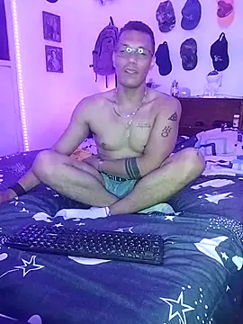 Snapshot of XhaseFoX chatting on March 4, 2025, 5:42 am XhaseFoX online show from March 4, 2025, 5:42 am