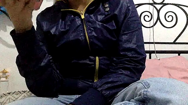 sharonlopez9611 online show from April 7, 2026, 2:46 am