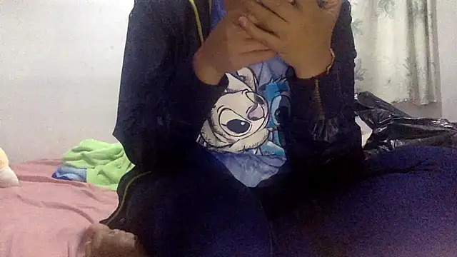 sharonlopez9611 online show from September 24, 2025, 3:13 am