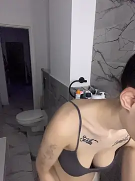 Celine Roxelle online show from December 20, 2025, 5:49 pm