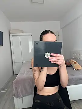 Celine Roxelle online show from January 14, 2026, 11:14 am