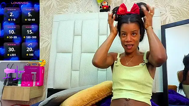 dafnnelewis online show from April 13, 2026, 11:25 am