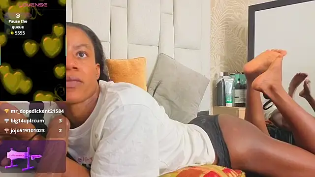 Snapshot of dafnnelewis chatting on May 11, 2026, 4:04 pm dafnnelewis online show from May 11, 2026, 4:04 pm