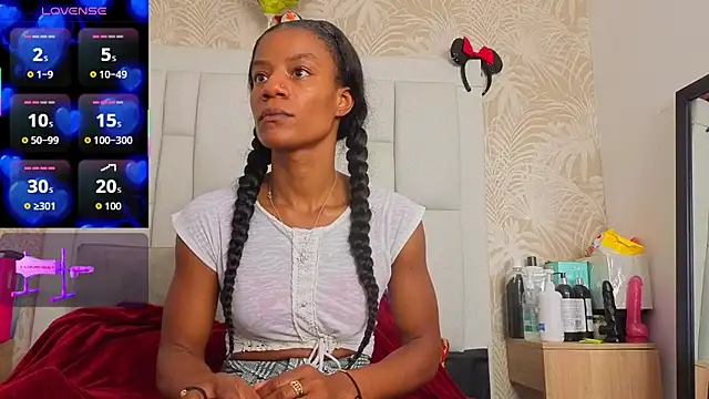 Snapshot of dafnnelewis chatting on May 8, 2026, 11:03 am dafnnelewis online show from May 8, 2026, 11:03 am