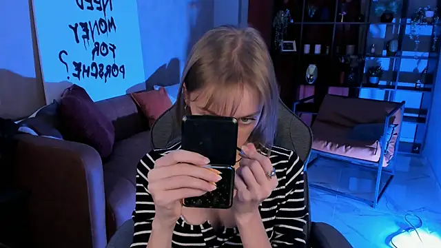 KiraMontoya online show from November 2, 2025, 5:40 pm