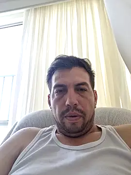 Snapshot of reyarturs13 chatting on February 24, 2025, 5:20 pm reyarturs13 online show from February 24, 2025, 5:20 pm