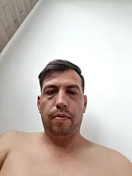 Snapshot of reyarturs13 chatting on March 17, 2025, 6:11 pm reyarturs13 online show from March 17, 2025, 6:11 pm