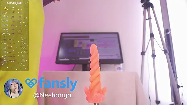 Neekito  online show from November 28, 2025, 2:12 am