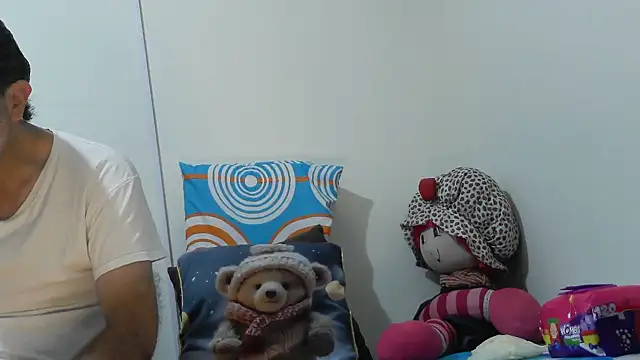 jeans and emma online show from March 8, 2026, 1:33 am