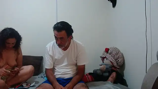 jeans and emma online show from April 3, 2026, 1:23 am