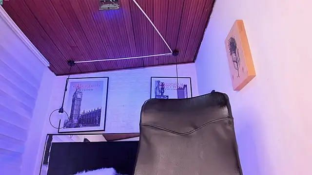 tylla  online show from January 12, 2026, 8:25 pm