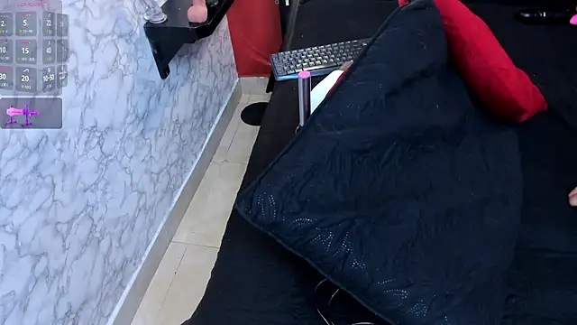 IVISBOUNCYASS online show from February 8, 2026, 1:09 pm