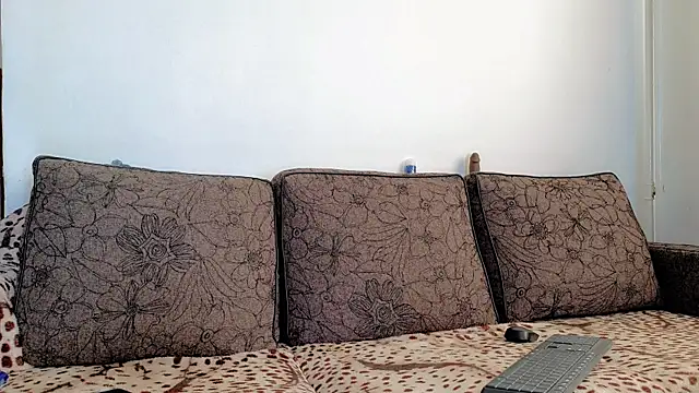 ChristiHanson online show from October 31, 2025, 12:13 pm