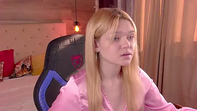 AdeleCartier online show from February 24, 2025, 7:33 am