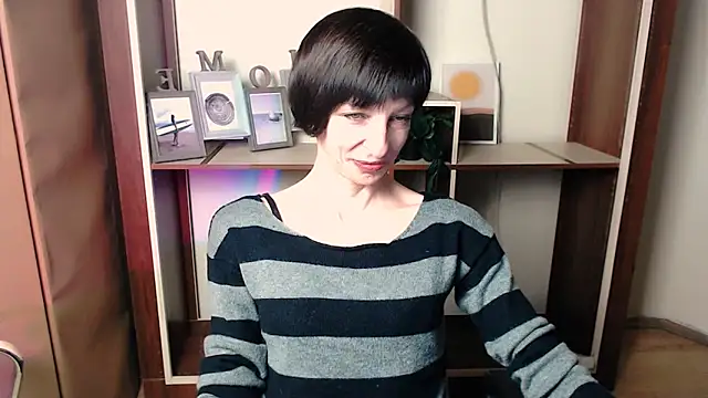  AngeliaFlow  online show from November 13, 2025, 8:18 am