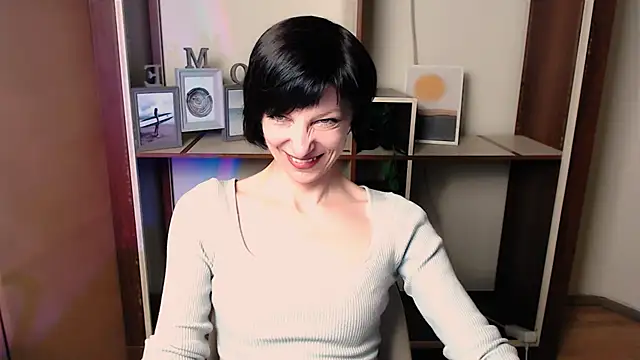  AngeliaFlow  online show from December 20, 2025, 7:44 am