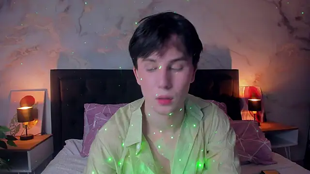 AdrianoAubert online show from November 15, 2025, 3:49 pm