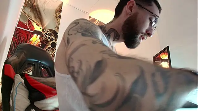 Luke davis01 online show from February 24, 2026, 1:12 pm