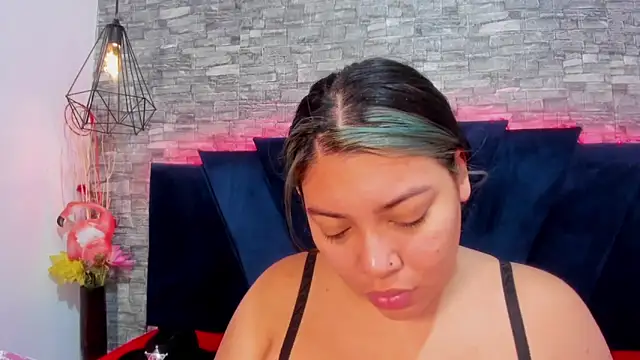 Sophia Brunett online show from April 15, 2026, 11:59 am