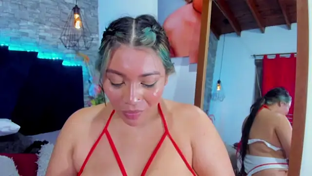 Sophia Brunett online show from April 14, 2026, 12:04 am