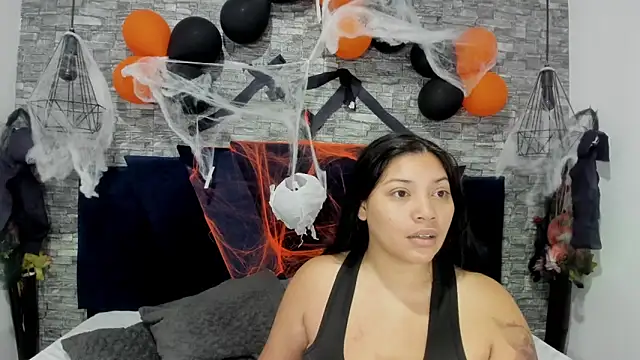 Sophia Brunett online show from November 2, 2025, 11:59 am