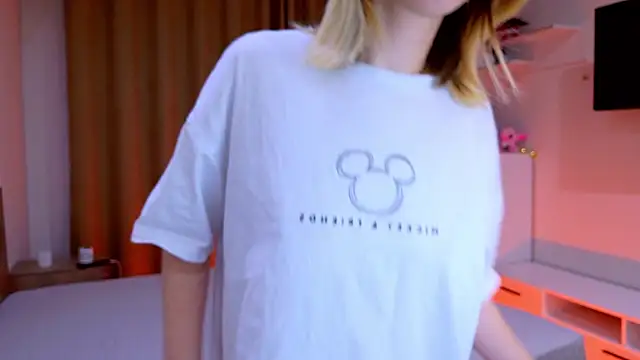 Bella amory online show from November 18, 2025, 2:53 pm