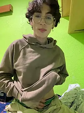 stormmart18 online show from February 11, 2025, 4:35 pm