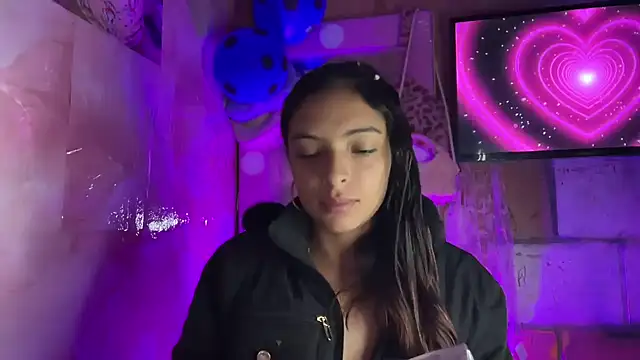 Snapshot of Skye_Moore chatting on July 11, 2026, 12:27 pm Skye Moore online show from July 11, 2026, 12:27 pm