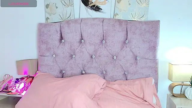 Skye Moore online show from February 6, 2026, 9:22 pm