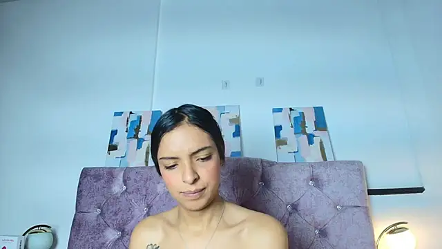 Snapshot of Skye_Moore chatting on September 25, 2025, 12:00 pm Skye Moore online show from September 25, 2025, 12:00 pm