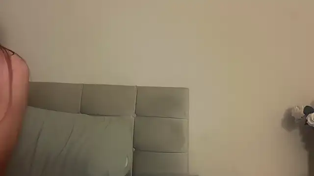 skyejde online show from December 3, 2025, 5:56 pm