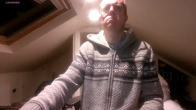 Snapshot of AdmiredThirty chatting on April 10, 2026, 9:00 pm AdmiredThirty online show from April 10, 2026, 9:00 pm