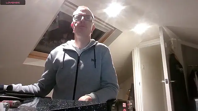 Snapshot of AdmiredThirty chatting on January 17, 2026, 10:13 pm AdmiredThirty online show from January 17, 2026, 10:13 pm