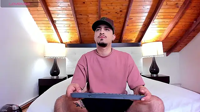 Sebastian Berne online show from October 3, 2025, 7:26 pm