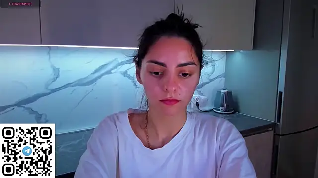 EmiliaZen online show from June 16, 2026, 5:02 pm
