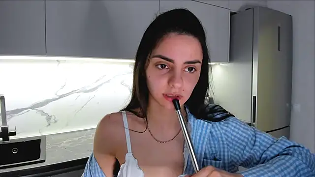 EmiliaZen online show from March 7, 2025, 9:17 pm