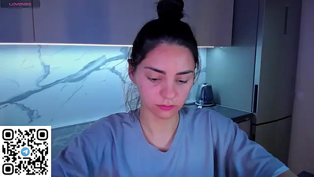 EmiliaZen online show from June 9, 2026, 9:38 pm