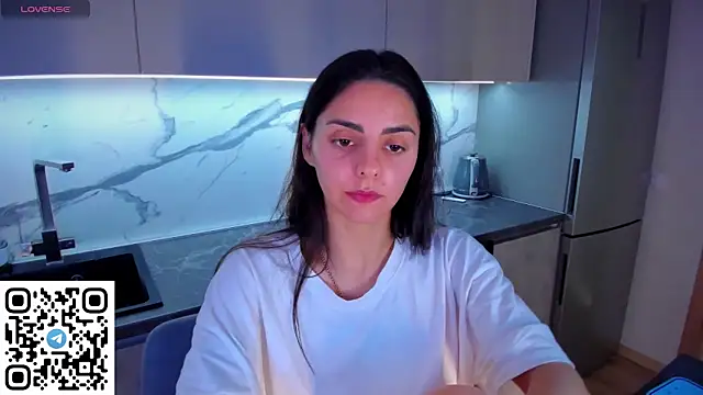 EmiliaZen online show from June 9, 2026, 1:17 am