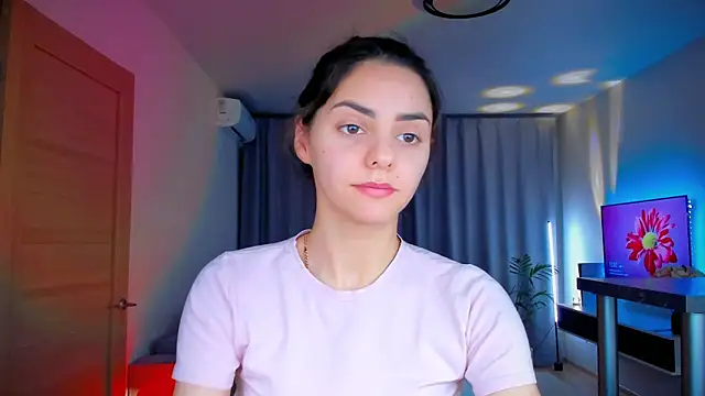 EmiliaZen online show from February 15, 2026, 3:22 pm